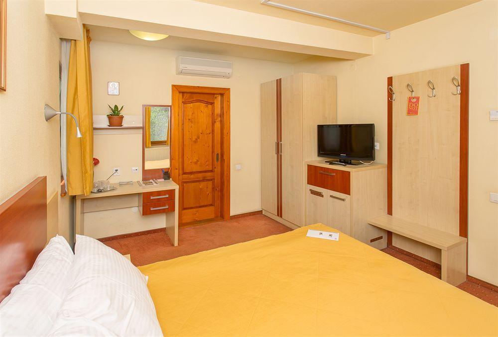 Lol Et Lola Hotel Cluj-Napoca Exterior photo